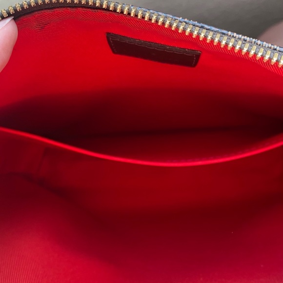 Louis Vuitton Crossbody - Picture 13 of 15